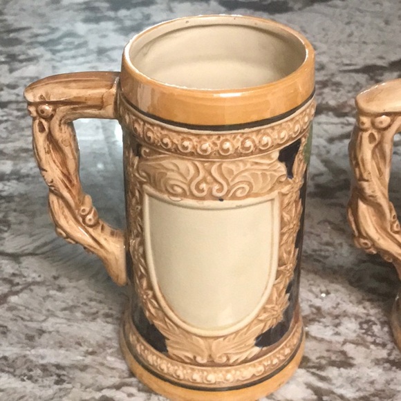 Set of 2 vintage identical hand painted beer steins German style - Picture 4 of 12